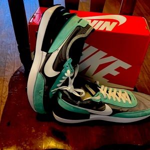 Brand new Nike golfing shoes.